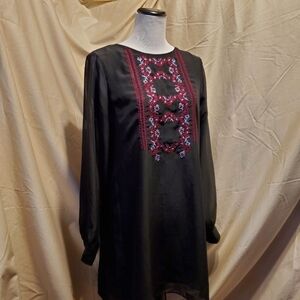 BCBG Black Embroidered Shift Dress SZ Medium